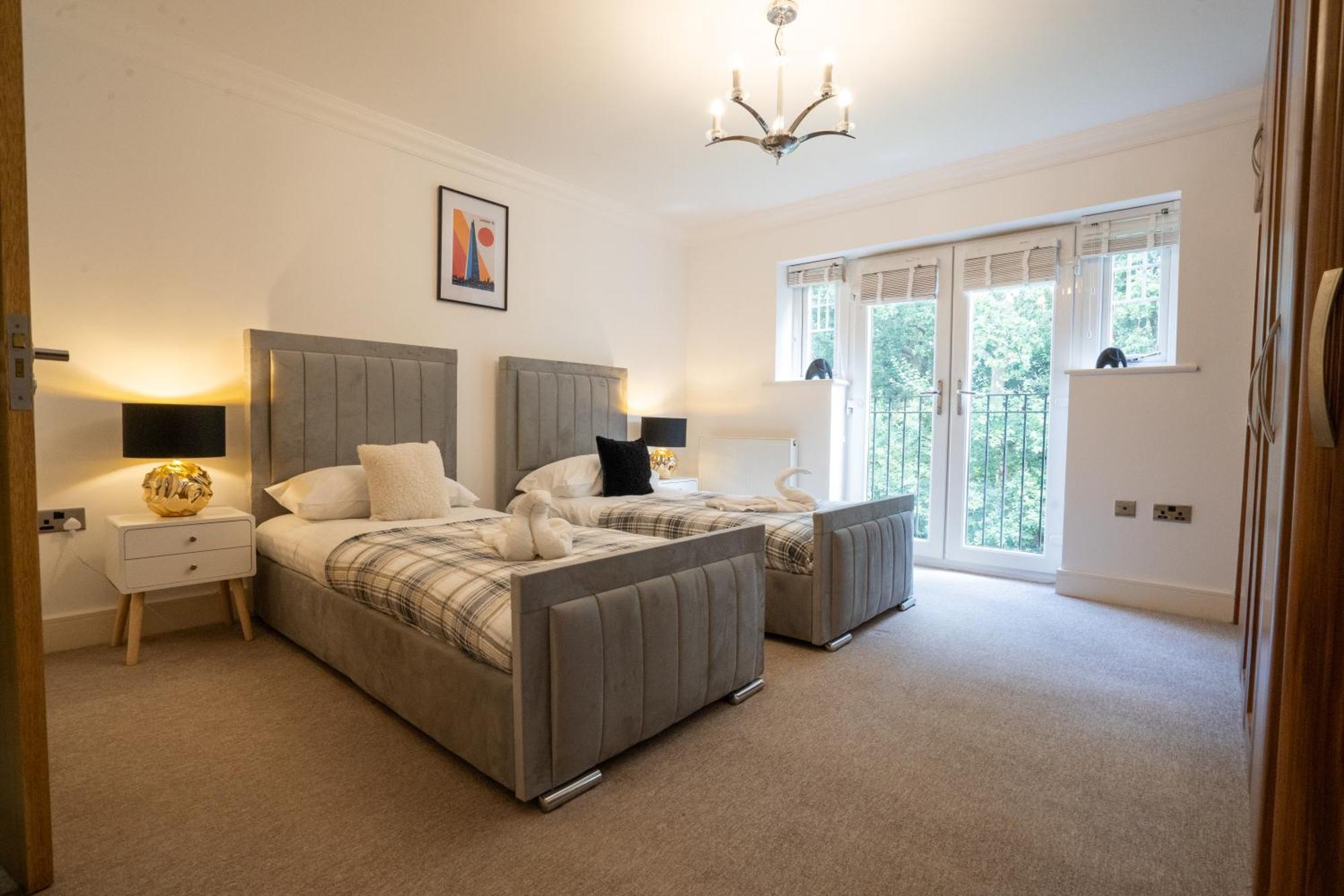 Emirates House, Luxe 5 Bed, With King Sized Beds, Next To Aiport & Nec, Jlr 5 Mins Villa Marston Green Buitenkant foto
