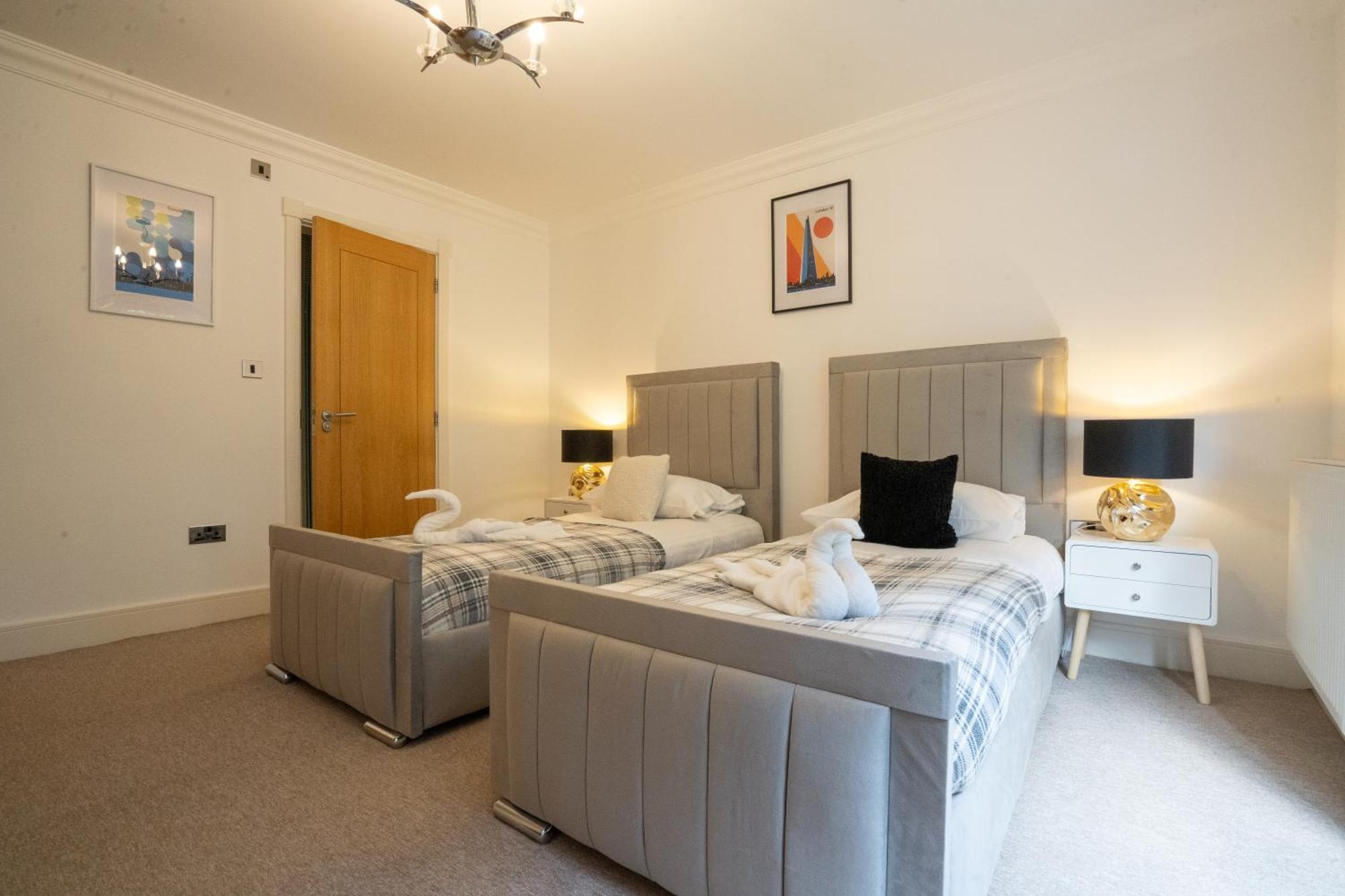 Emirates House, Luxe 5 Bed, With King Sized Beds, Next To Aiport & Nec, Jlr 5 Mins Villa Marston Green Buitenkant foto