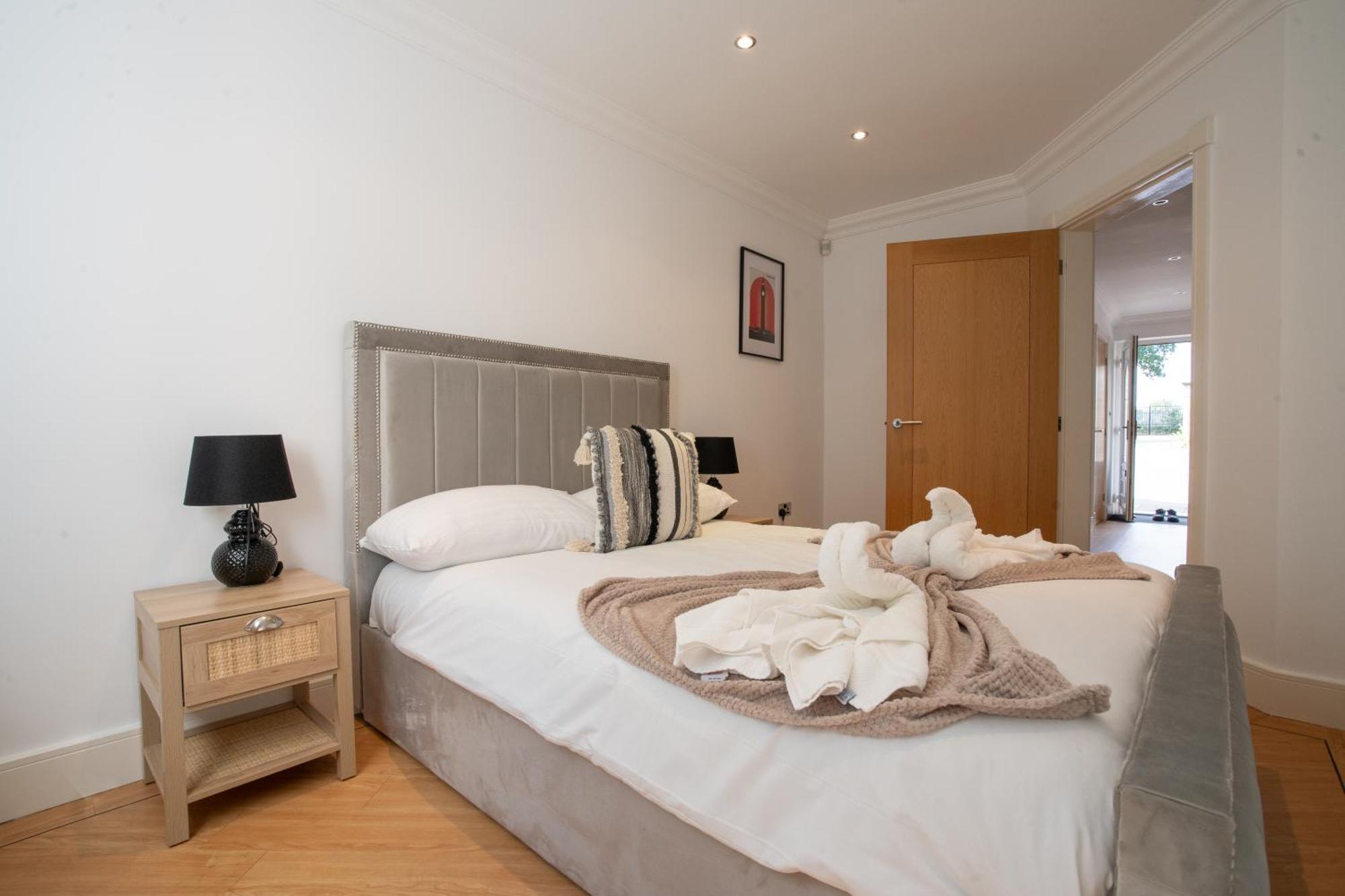 Emirates House, Luxe 5 Bed, With King Sized Beds, Next To Aiport & Nec, Jlr 5 Mins Villa Marston Green Buitenkant foto