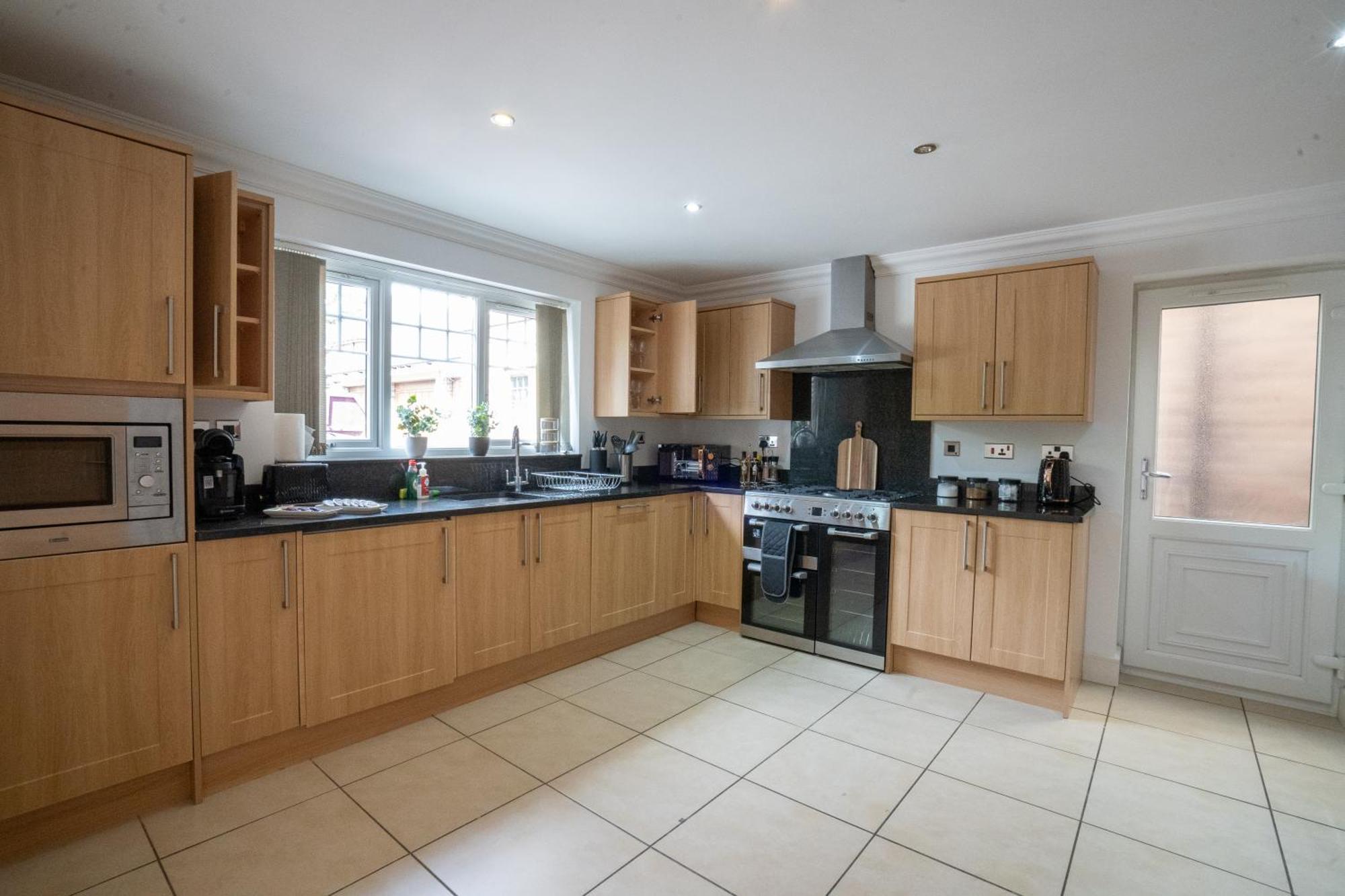 Emirates House, Luxe 5 Bed, With King Sized Beds, Next To Aiport & Nec, Jlr 5 Mins Villa Marston Green Buitenkant foto