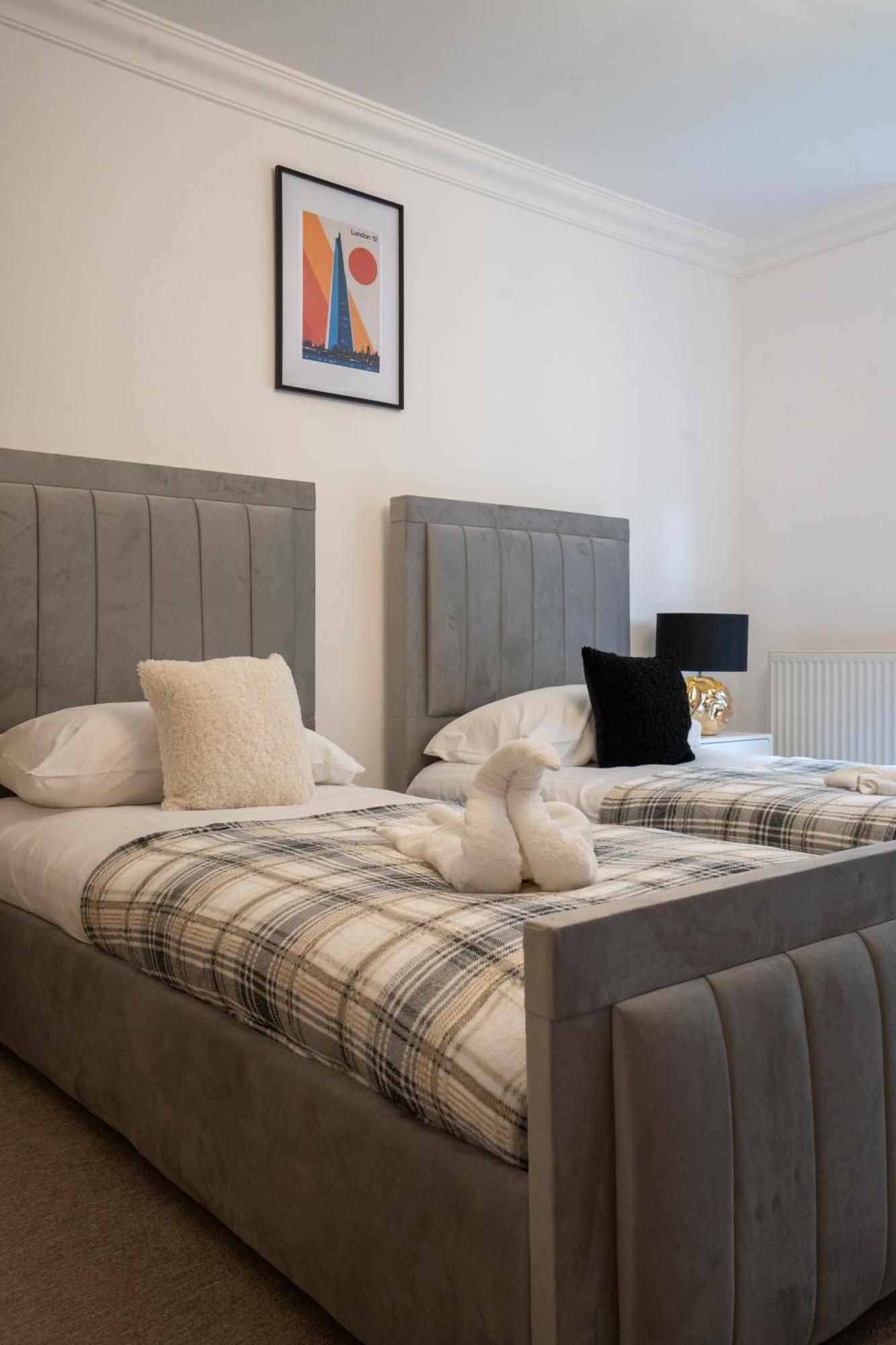 Emirates House, Luxe 5 Bed, With King Sized Beds, Next To Aiport & Nec, Jlr 5 Mins Villa Marston Green Buitenkant foto