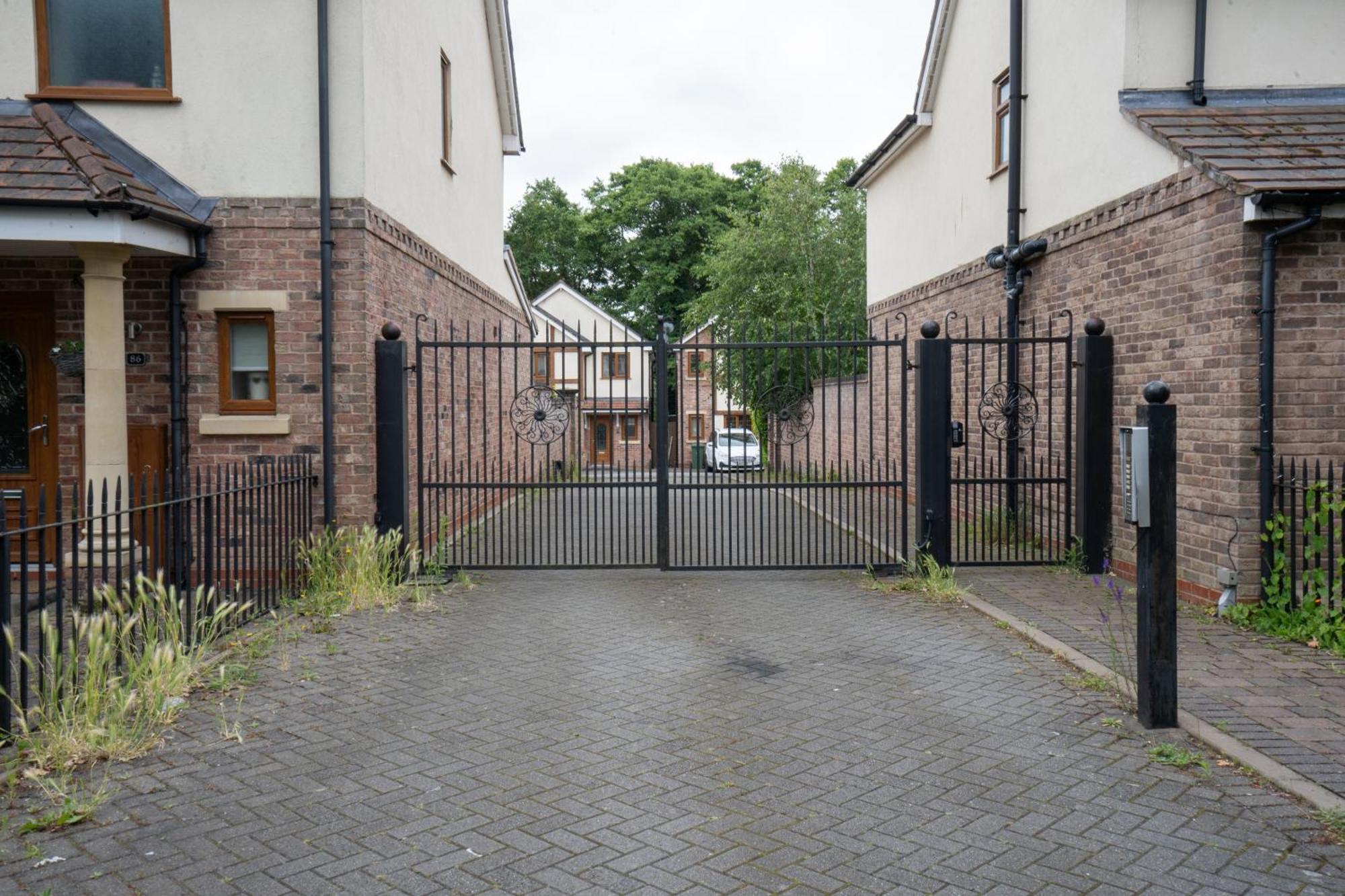 Emirates House, Luxe 5 Bed, With King Sized Beds, Next To Aiport & Nec, Jlr 5 Mins Villa Marston Green Buitenkant foto