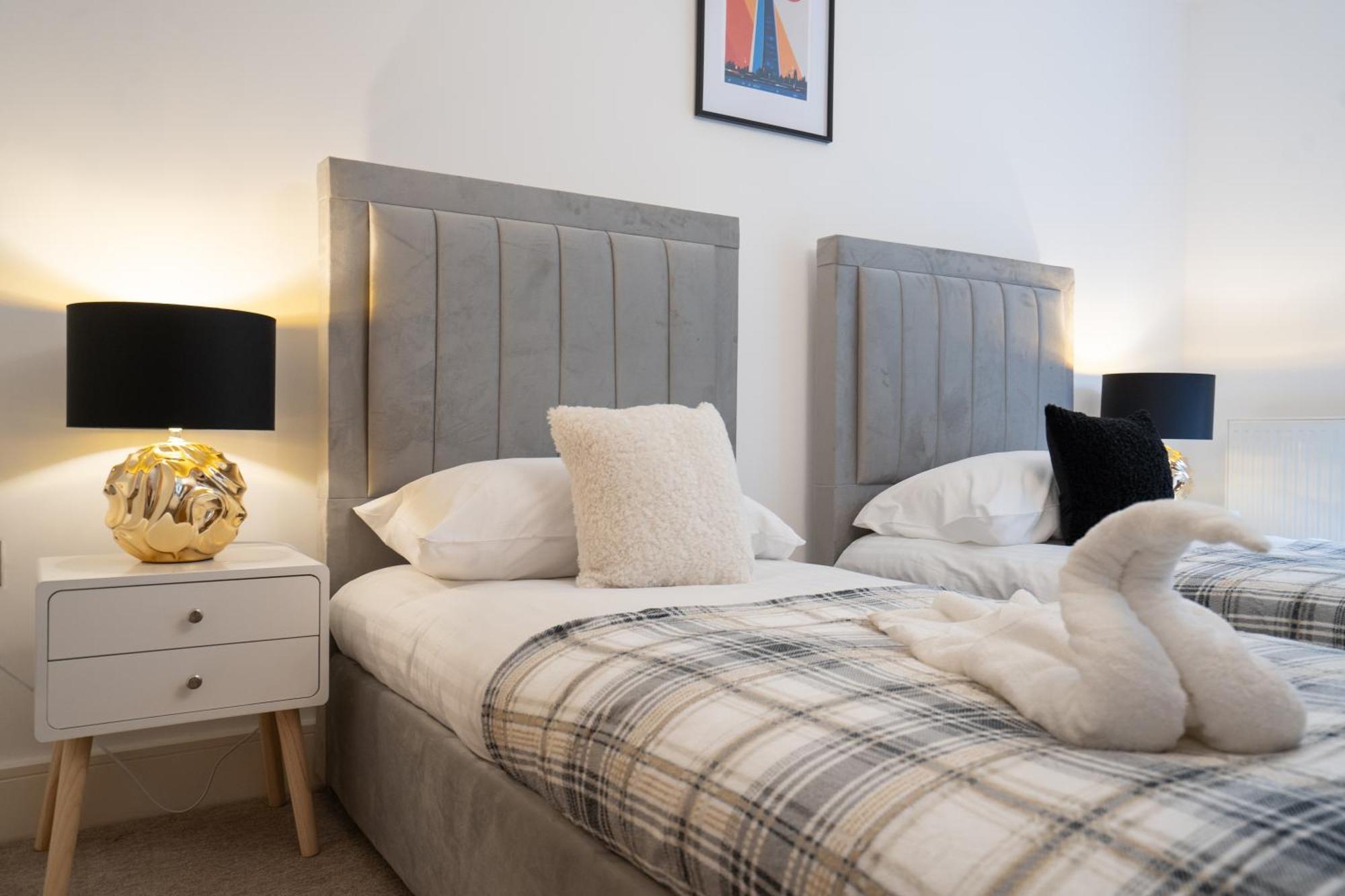 Emirates House, Luxe 5 Bed, With King Sized Beds, Next To Aiport & Nec, Jlr 5 Mins Villa Marston Green Buitenkant foto