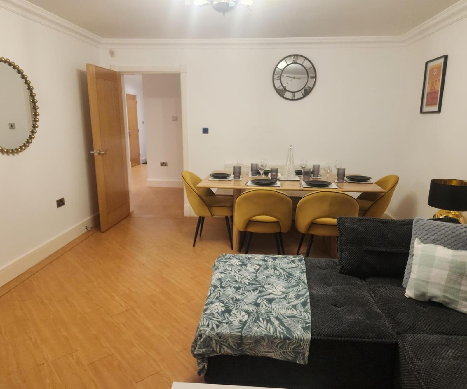 Emirates House, Luxe 5 Bed, With King Sized Beds, Next To Aiport & Nec, Jlr 5 Mins Villa Marston Green Buitenkant foto