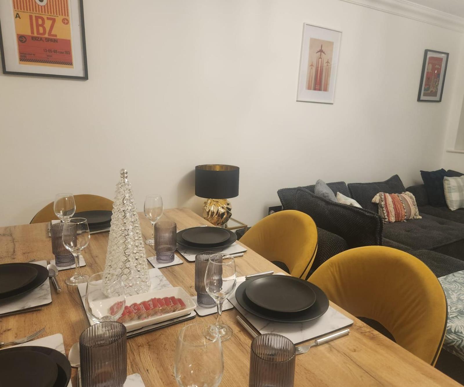 Emirates House, Luxe 5 Bed, With King Sized Beds, Next To Aiport & Nec, Jlr 5 Mins Villa Marston Green Buitenkant foto