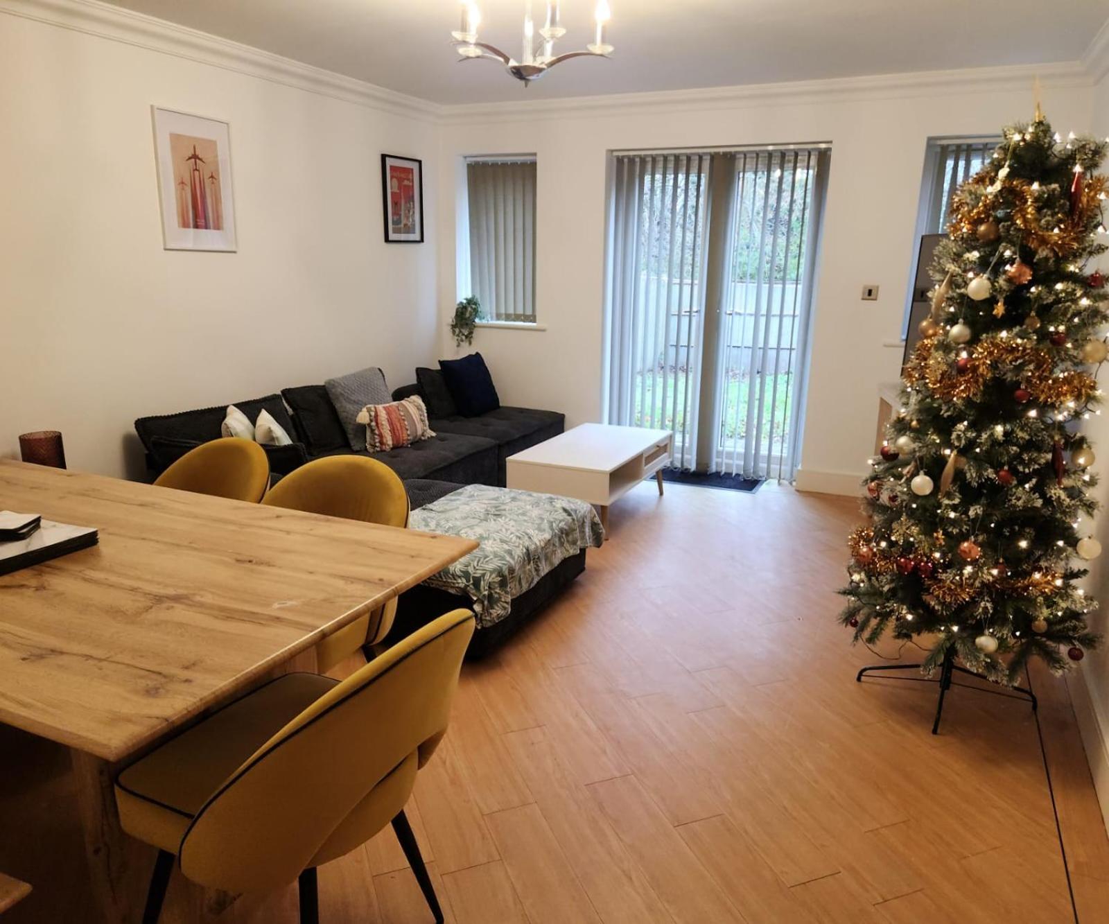 Emirates House, Luxe 5 Bed, With King Sized Beds, Next To Aiport & Nec, Jlr 5 Mins Villa Marston Green Buitenkant foto